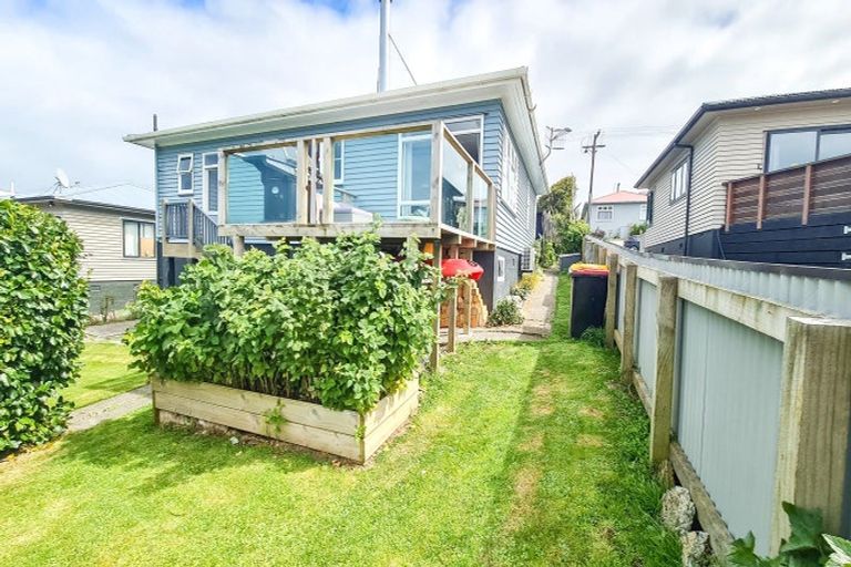 Photo of property in 23 Osborne Street, Riverton/aparima, Riverton, 9822