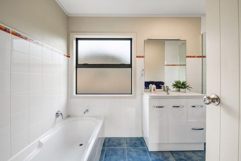 Photo of property in 11 Pineview Lane, Helensville, 0875