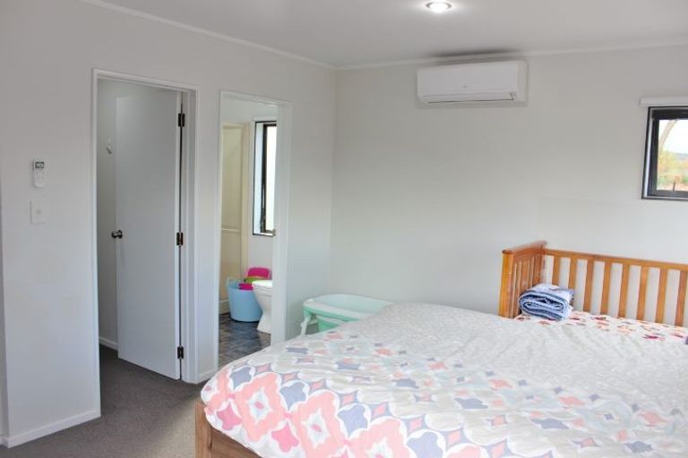 Photo of property in 6 Tokay Place, Huapai, Kumeu, 0810