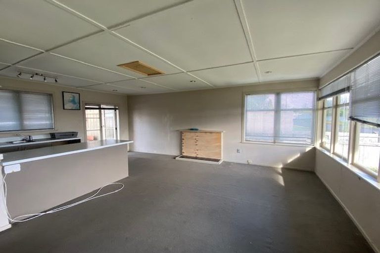 Photo of property in 7 Sheehan Road, Te Atatu South, Auckland, 0610