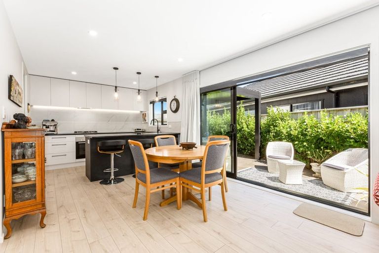 Photo of property in 41b Queen Charlotte Drive, Aotea, Porirua, 5024