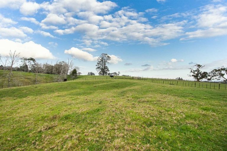 Photo of property in 141 Tawa Road, Kumeu, 0891