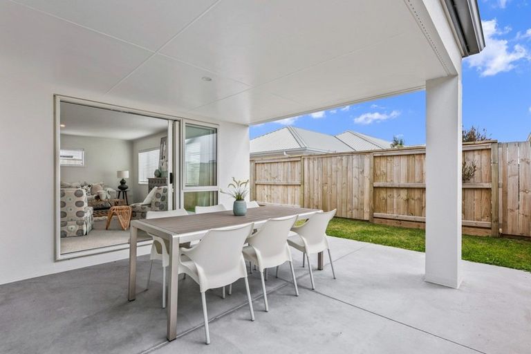 Photo of property in 10 Awatira Drive, Papamoa Beach, Papamoa, 3118