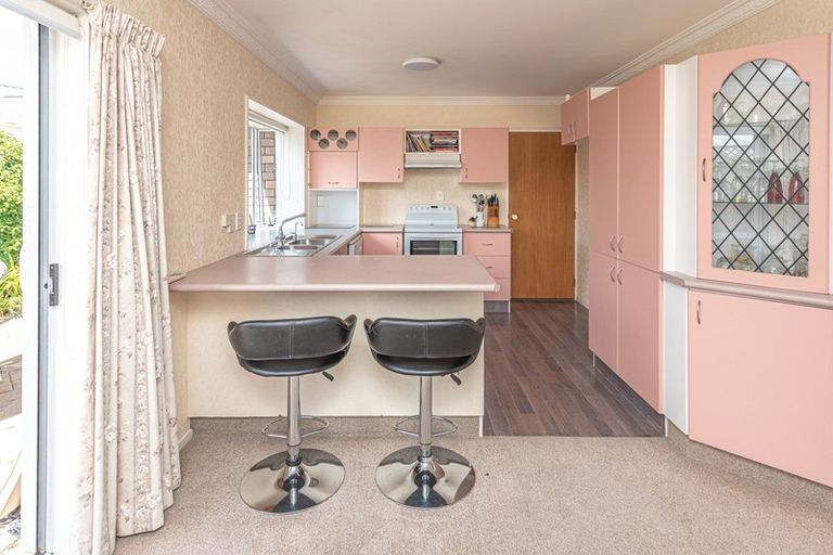 Photo of property in 6 Waharua Place, Tawhero, Whanganui, 4501