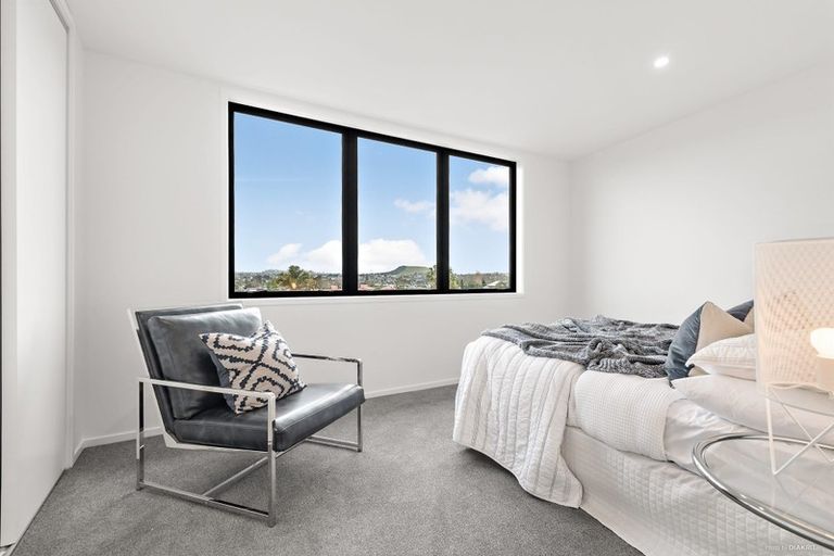 Photo of property in 35 Lewis Road, Pakuranga, Auckland, 2010