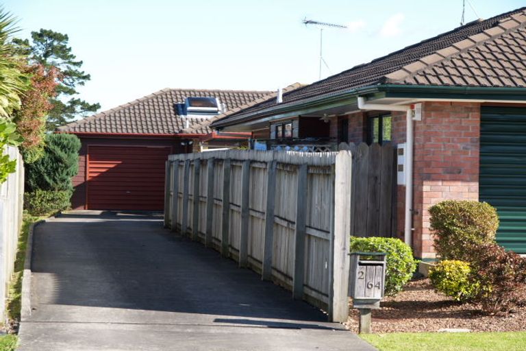 Photo of property in 2/64 Frank Nobilo Drive, Golflands, Auckland, 2013