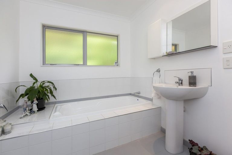 Photo of property in 8 River Glade, Waikanae, 5036