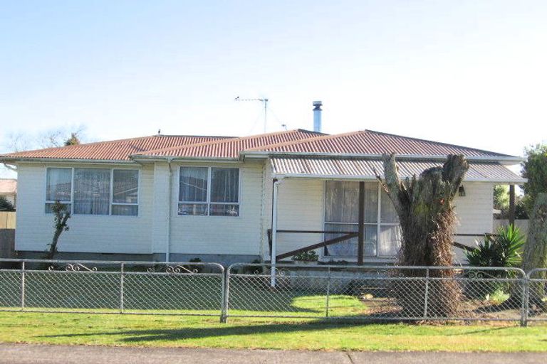 Photo of property in 3 Cooper Place, Papakura, 2110