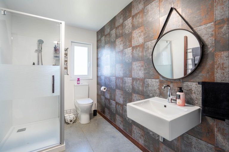 Photo of property in 12 Mahia Lane, Waikanae, 5036