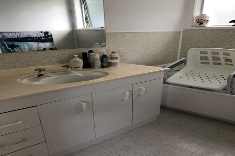 Photo of property in 10 Ewbank Place, Manurewa, Auckland, 2102