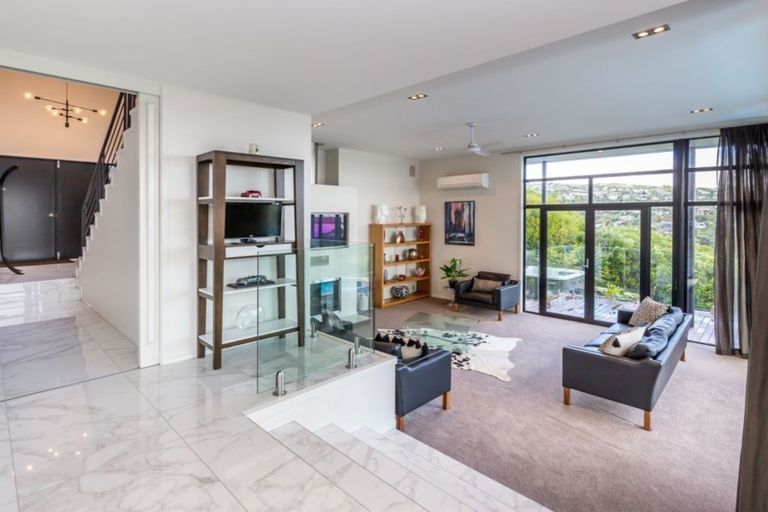 Photo of property in 9 Inverness Lane, Redcliffs, Christchurch, 8081