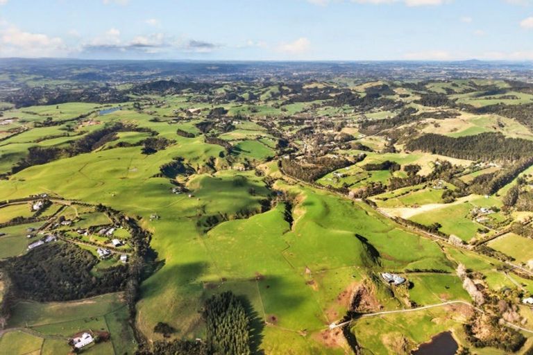 Photo of property in 55 Coster Road, Muriwai, 0881
