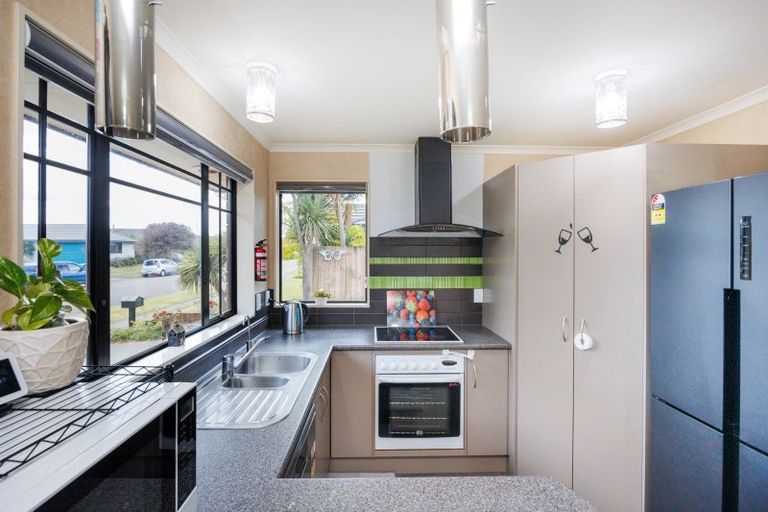 Photo of property in 10 Boston Parade, Kelvin Grove, Palmerston North, 4414