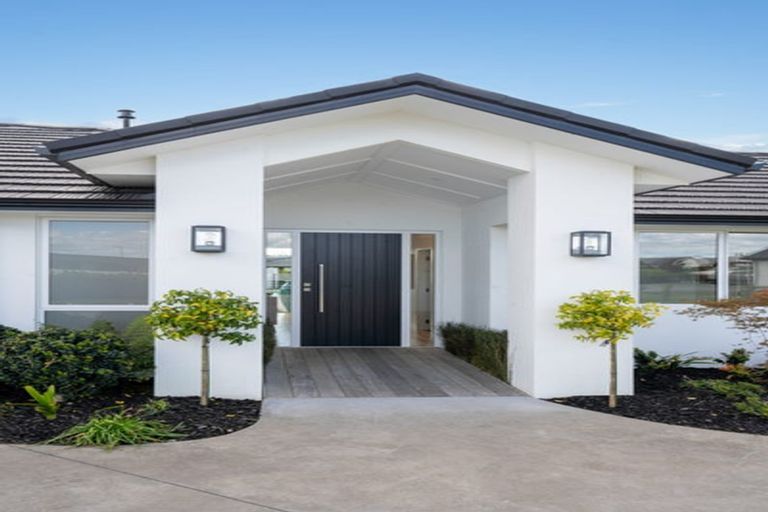 Photo of property in 12 Mike Smith Drive, Cambridge, 3434