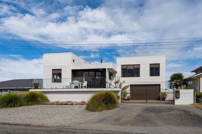 Photo of property in 8 Roore Street, Foxton Beach, Foxton, 4815