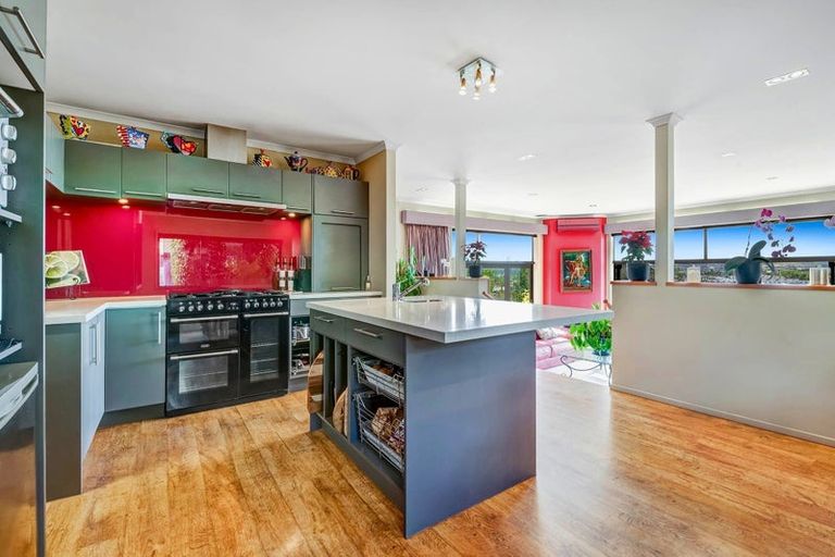 Photo of property in 13 Seagate Place, Red Beach, 0932