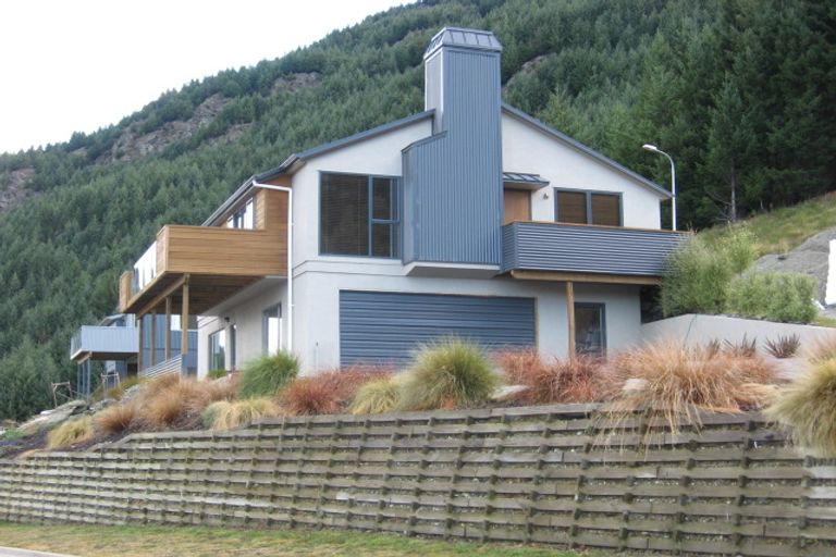 Photo of property in 61 Dart Place, Fernhill, Queenstown, 9300