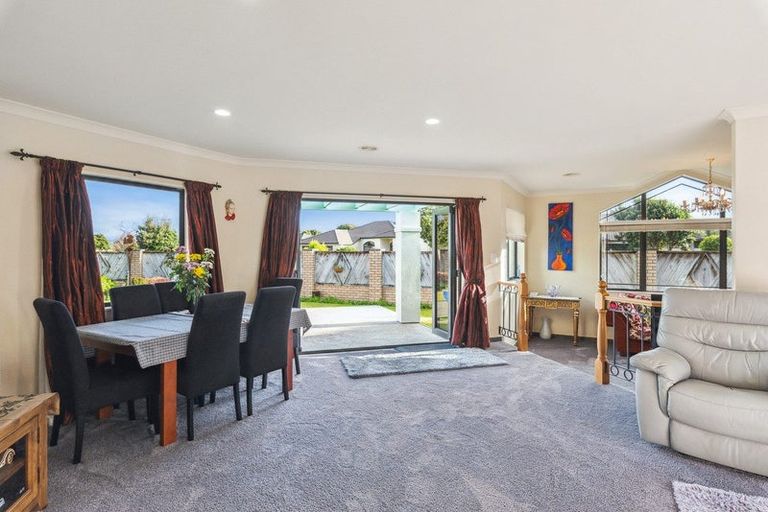 Photo of property in 1 Quadrant Heights, Paraparaumu, 5032