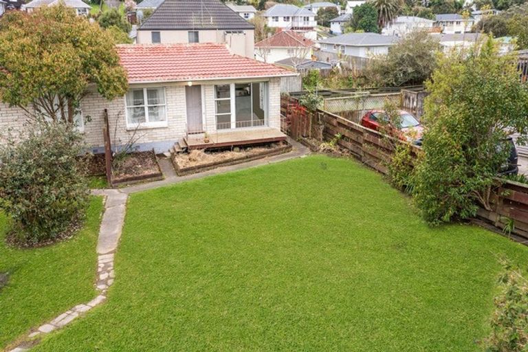 Photo of property in 2/13 Wykeham Place, Glenfield, Auckland, 0629