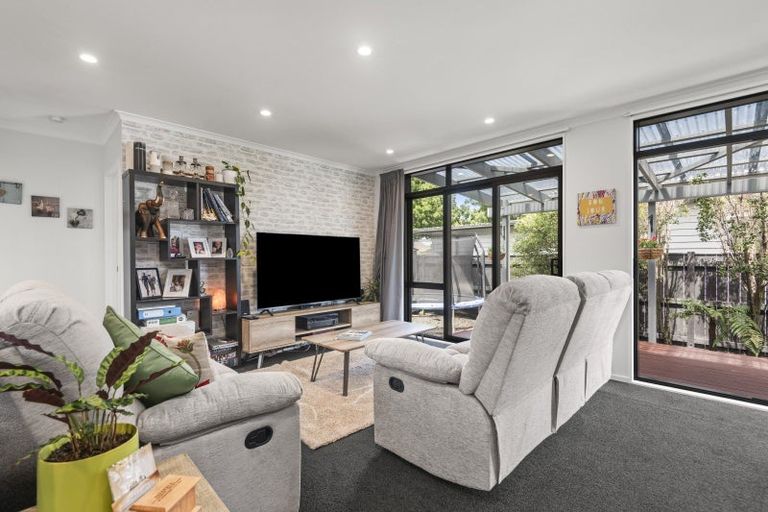 Photo of property in 54 Exeter Crescent, Takaro, Palmerston North, 4412