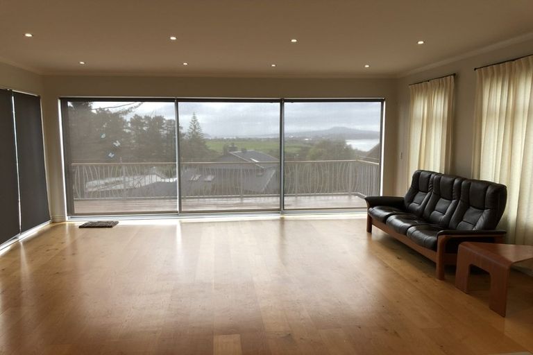 Photo of property in 118 Bleakhouse Road, Mellons Bay, Auckland, 2014