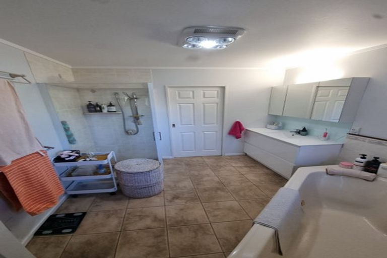 Photo of property in 11 Kotuku Drive, Paraparaumu Beach, Paraparaumu, 5032