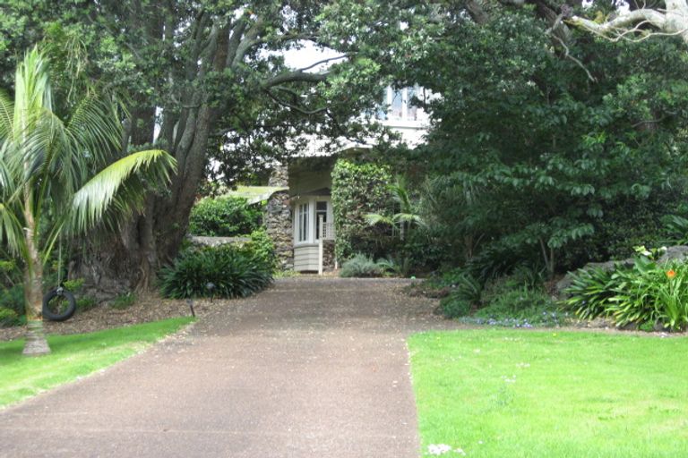 Photo of property in 11 Coronation Road, Mangere Bridge, Auckland, 2022