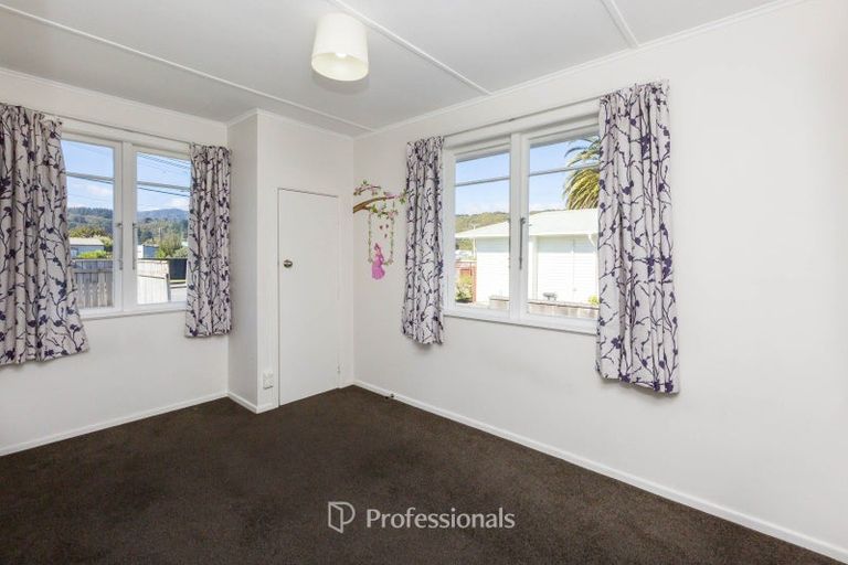 Photo of property in 21 Totara Park Road, Clouston Park, Upper Hutt, 5018