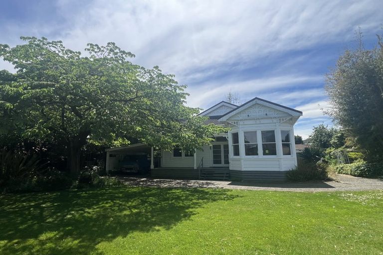 Photo of property in 21 Pahiatua Street, Hokowhitu, Palmerston North, 4410