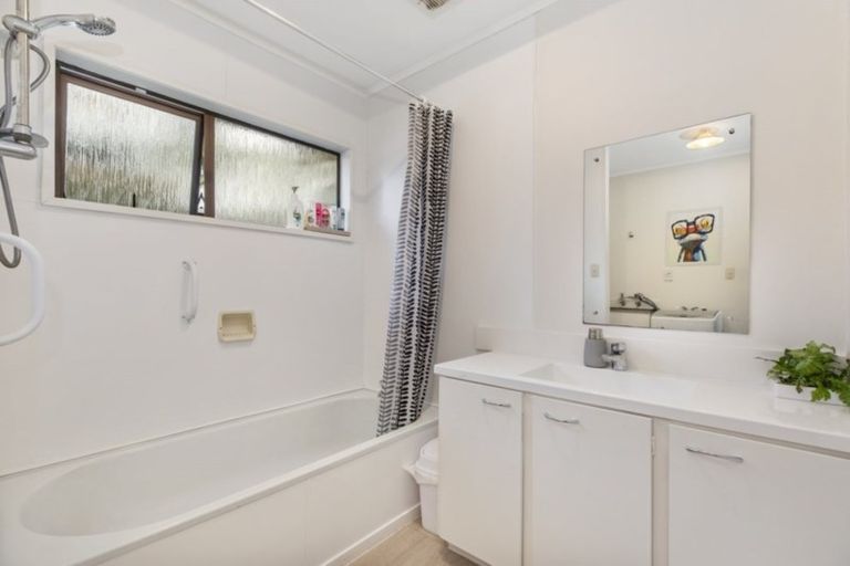 Photo of property in 2/38 Koromiko Street, New Lynn, Auckland, 0600
