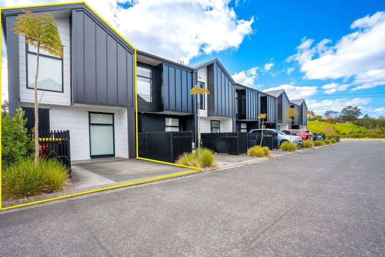 Photo of property in 2 Tuputupu Drive, Kumeu, 0810