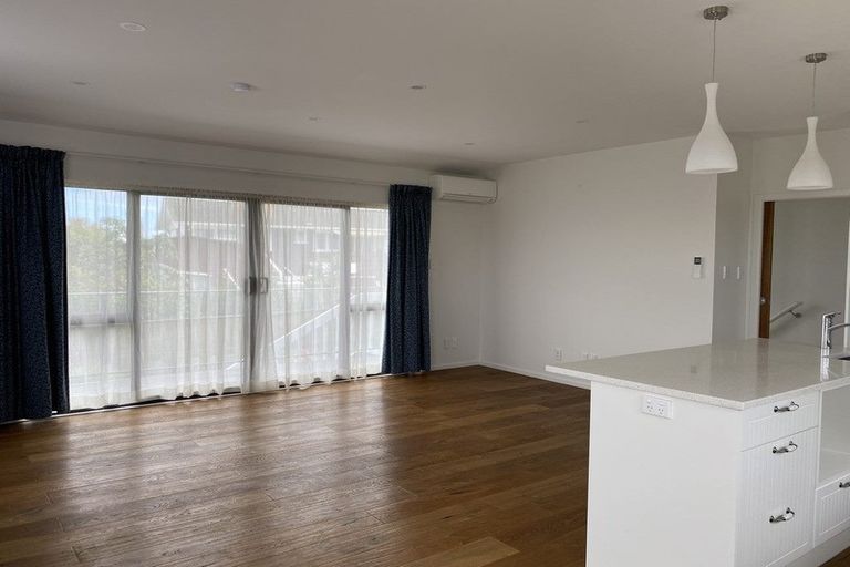 Photo of property in 103 Hutchinsons Road, Bucklands Beach, Auckland, 2014