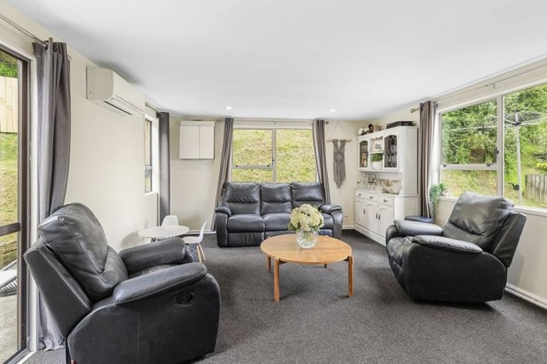Photo of property in 14 Greer Crescent, Tawa, Wellington, 5028
