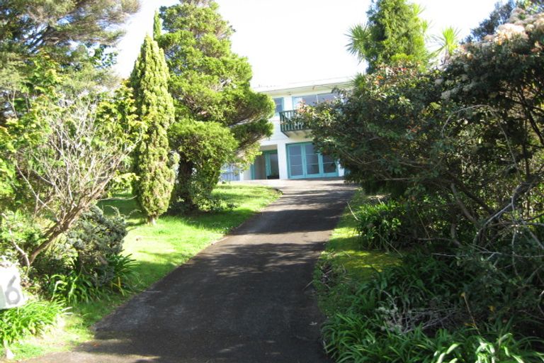 Photo of property in 6 Rauhuia Crescent, Parau, Auckland, 0604
