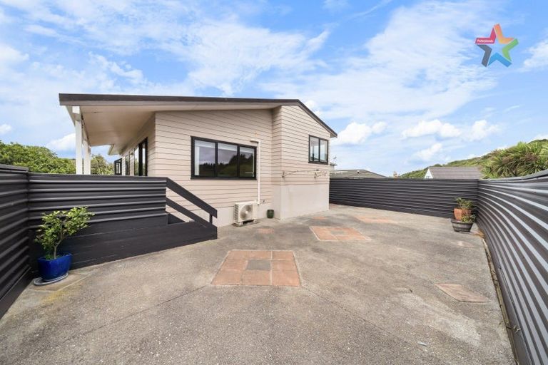 Photo of property in 18 Jasmine Grove, Maungaraki, Lower Hutt, 5010