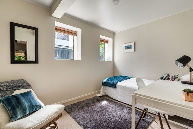 Photo of property in 2/7 Sandford Street, Campbells Bay, Auckland, 0630