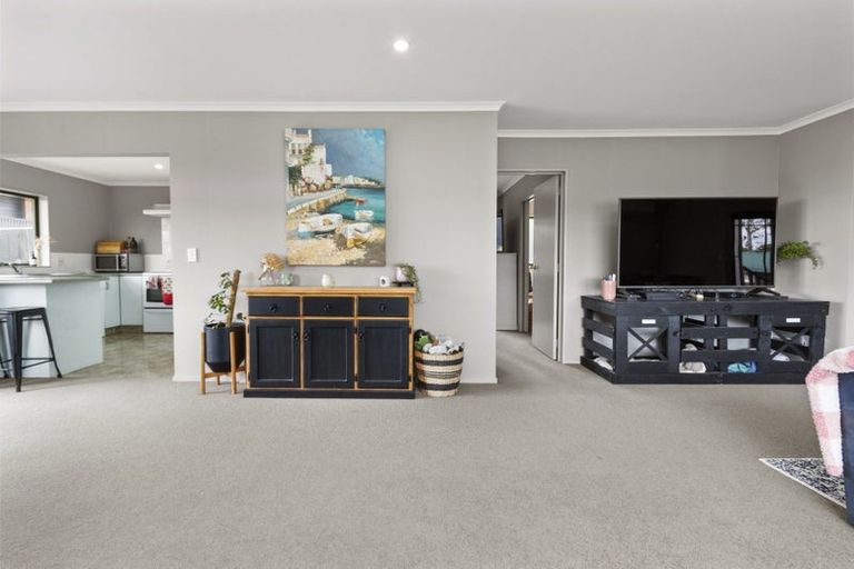 Photo of property in 17 Rosehill Place, Nawton, Hamilton, 3200