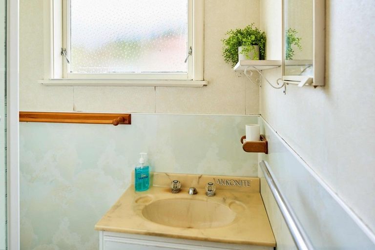 Photo of property in 58 Airlie Road, Plimmerton, Porirua, 5026