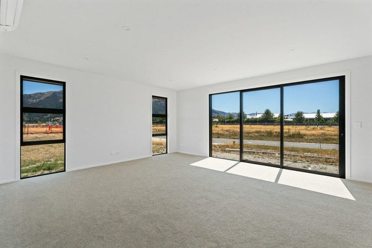 Photo of property in 26 Riley Street, Lake Hawea, 9382