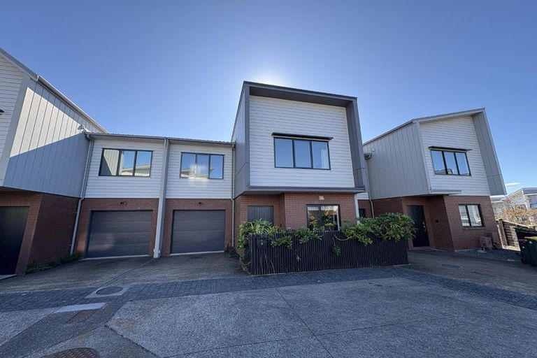 Photo of property in 3 Moki Place, Long Bay, Auckland, 0630