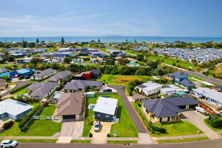 Photo of property in 16 Reel Road, Athenree, Waihi Beach, 3611