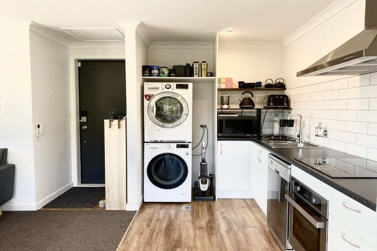 Photo of property in 10 Ara Patukawenga, Tawa, Wellington, 5028