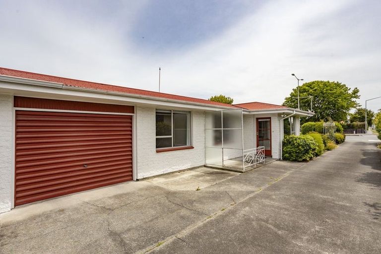 Photo of property in 1/318 Main North Road, Redwood, Christchurch, 8051