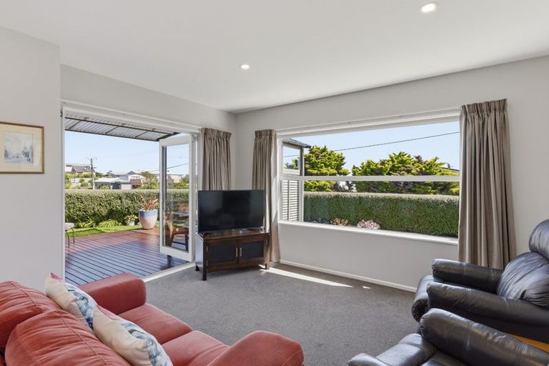 Photo of property in 91 Seaview Road, Paraparaumu Beach, Paraparaumu, 5032
