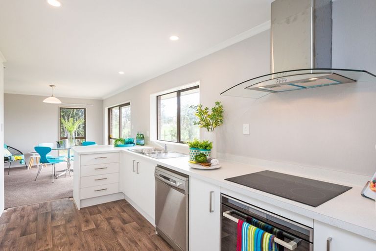 Photo of property in 140 Roberts Line, Kelvin Grove, Palmerston North, 4414