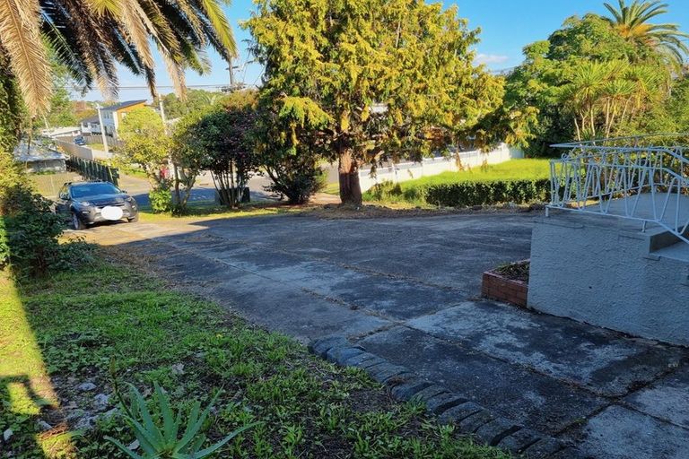 Property details for 10 Tahi Terrace, Glen Eden, Auckland, 0602