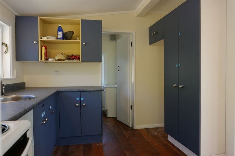 Photo of property in 21 Tiromoana Road, Raumati South, Paraparaumu, 5032