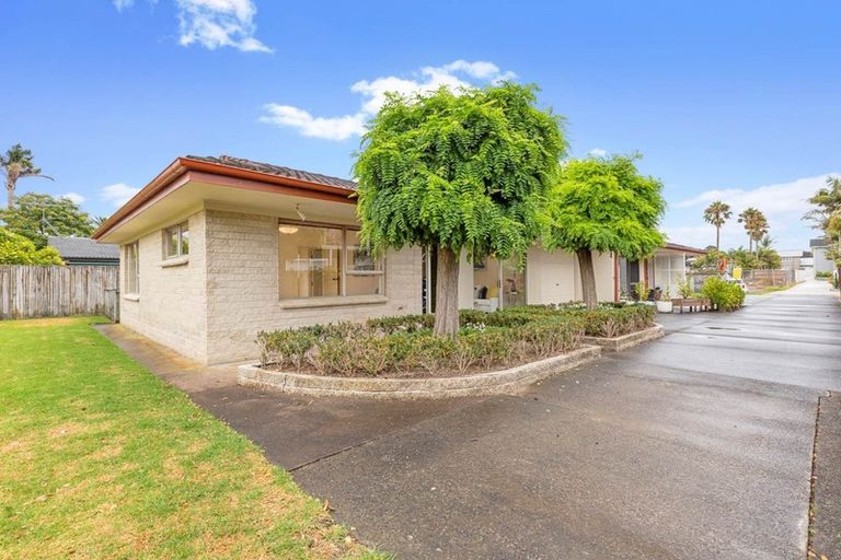 Photo of property in 2/7 Jern Place, Eastern Beach, Auckland, 2012