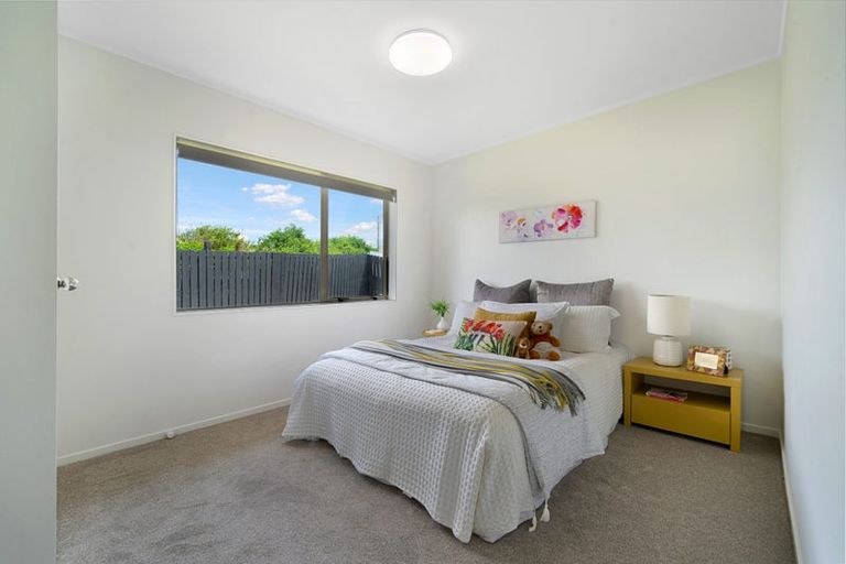 Photo of property in 5 Retreat Drive, Mangere, Auckland, 2022