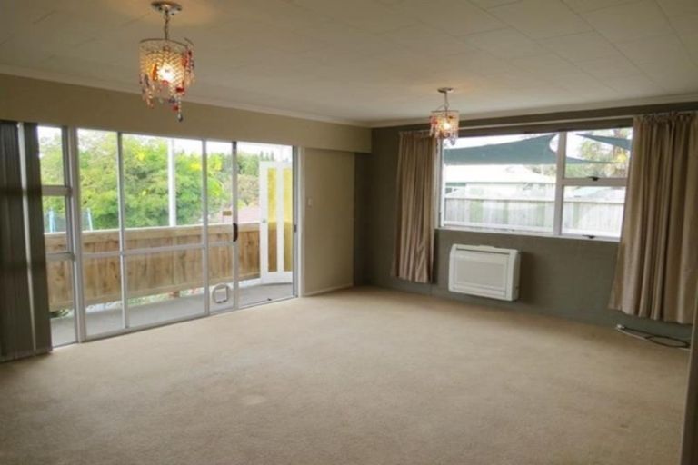 Photo of property in 1 Fairview Place, Westown, New Plymouth, 4310